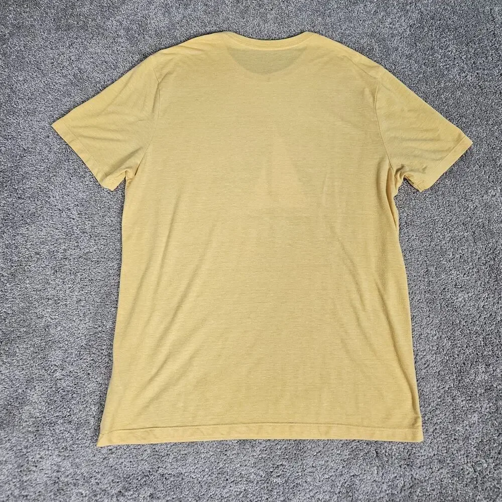 Banana Republic Graphic T-Shirts Men's Large Lot Of 2 Vintage Style Red Yellow